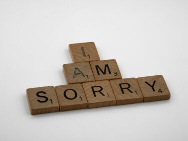 「I’m sorry」と謝られたら英語でどう返す？①友達、家族の場合